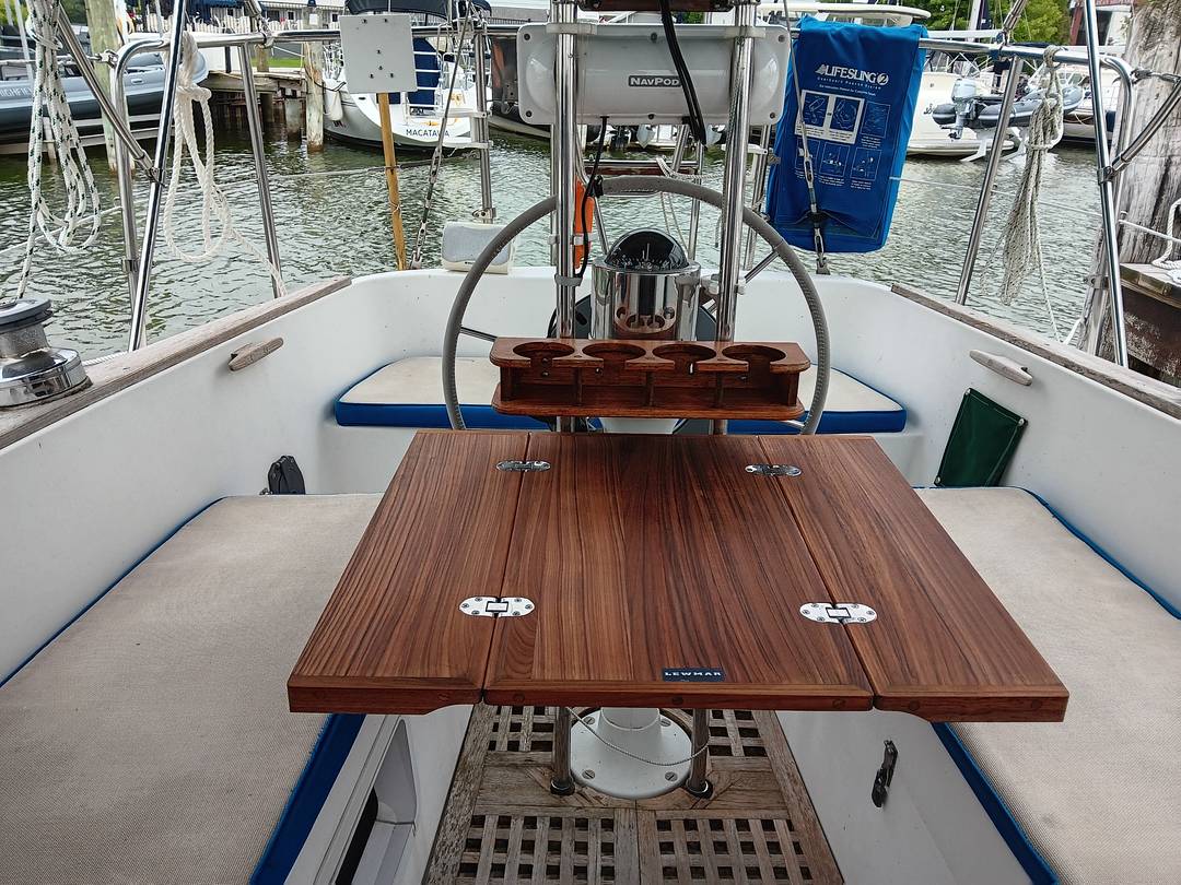 Cockpit table fully opened between the seats