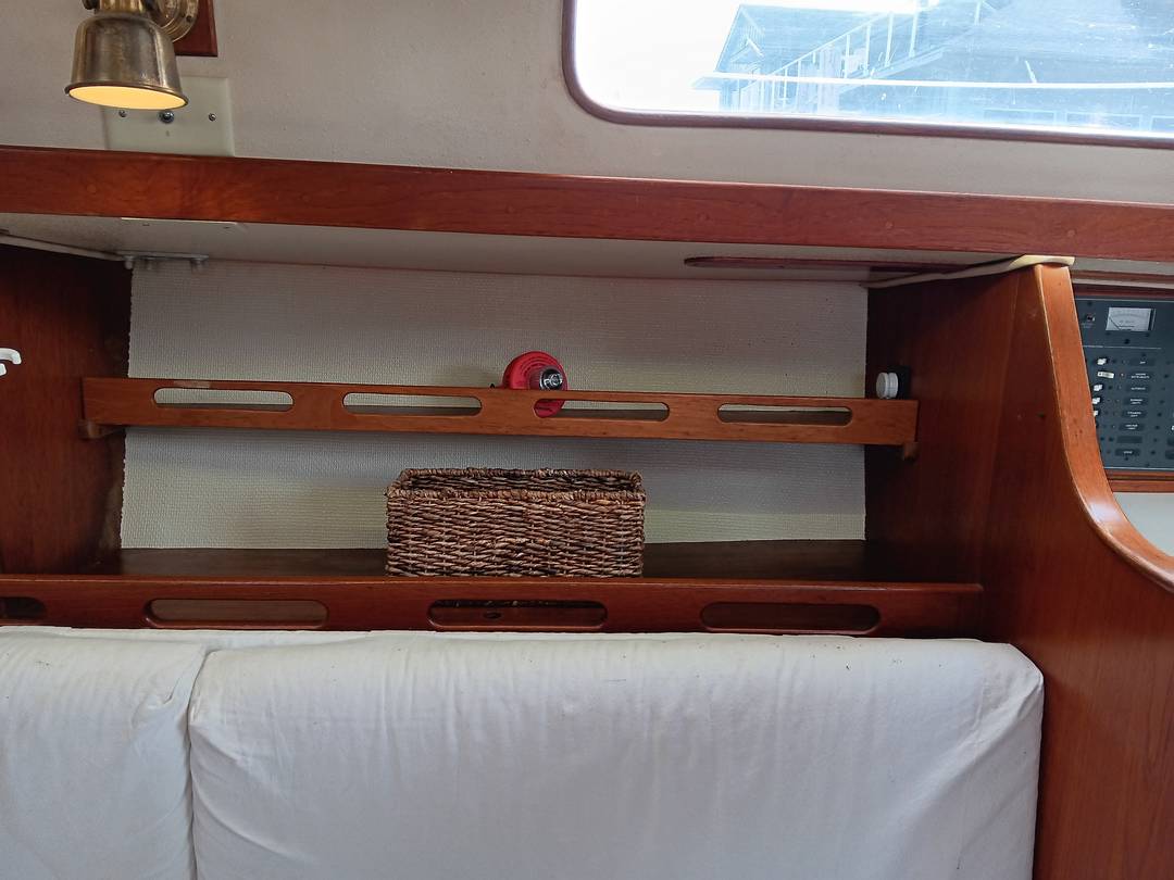 Starboard settee with long fiddled shelf above